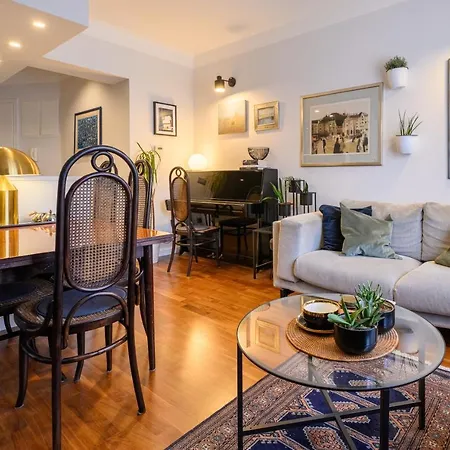 Designer Two-bedroom Σπλιτ