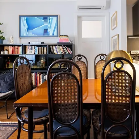 Designer Two-bedroom Σπλιτ