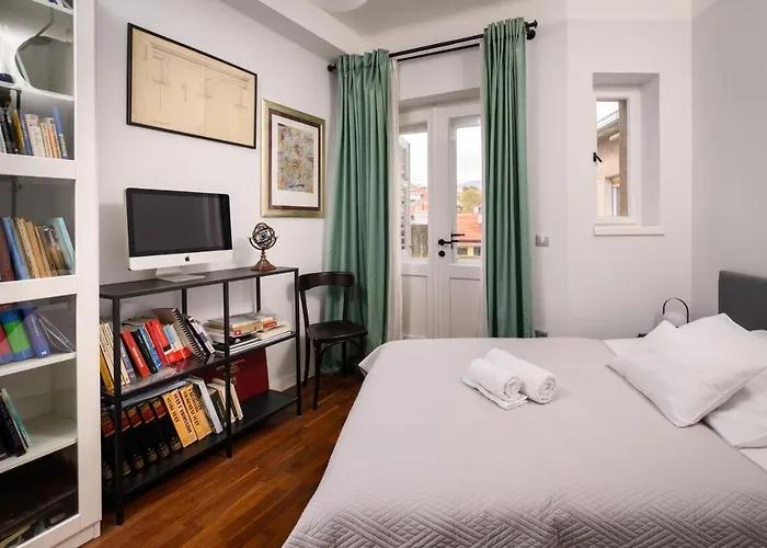 Designer Two-bedroom * Split